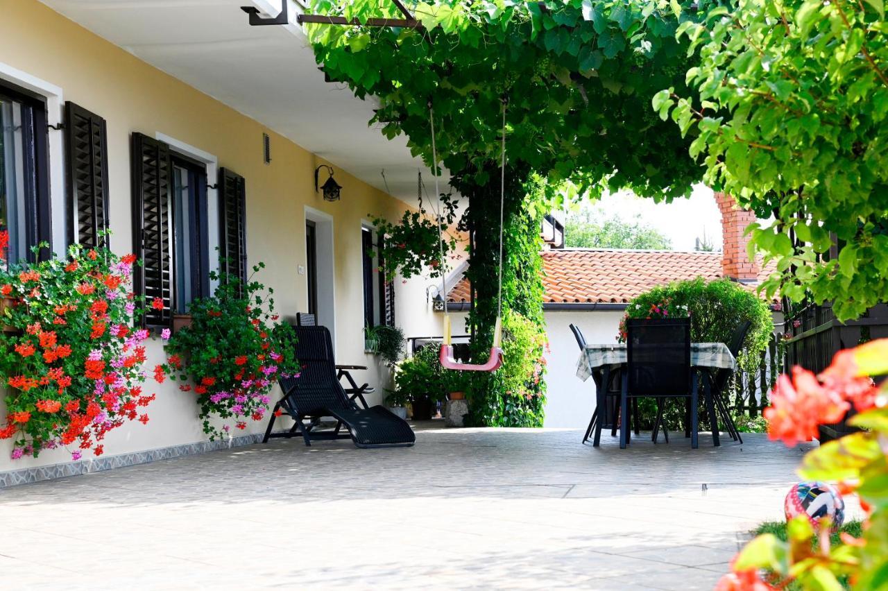 Apartma Cuk Dutovlje Exterior foto