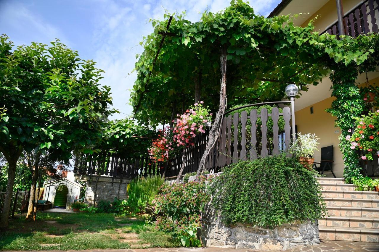 Apartma Cuk Dutovlje Exterior foto